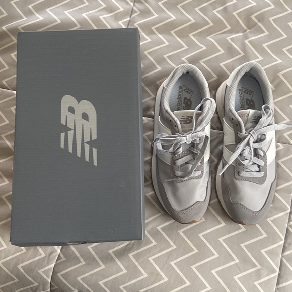 👟 Brand New Women’s NB Sneakers 👟 - Picture 1 of 6